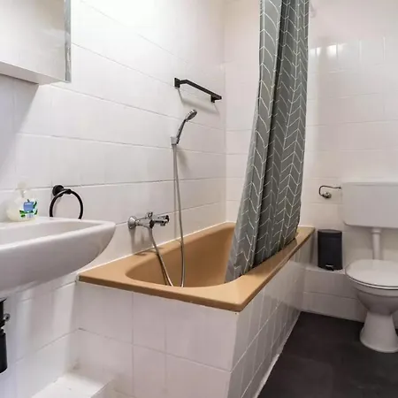 Next - Free Parking & Wifi - Badewanne Ντούισμπουργκ