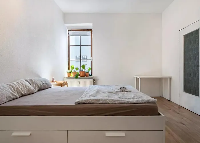 Next - Free Parking & Wifi - Badewanne *